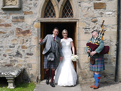 wedding in cullen auld kirk